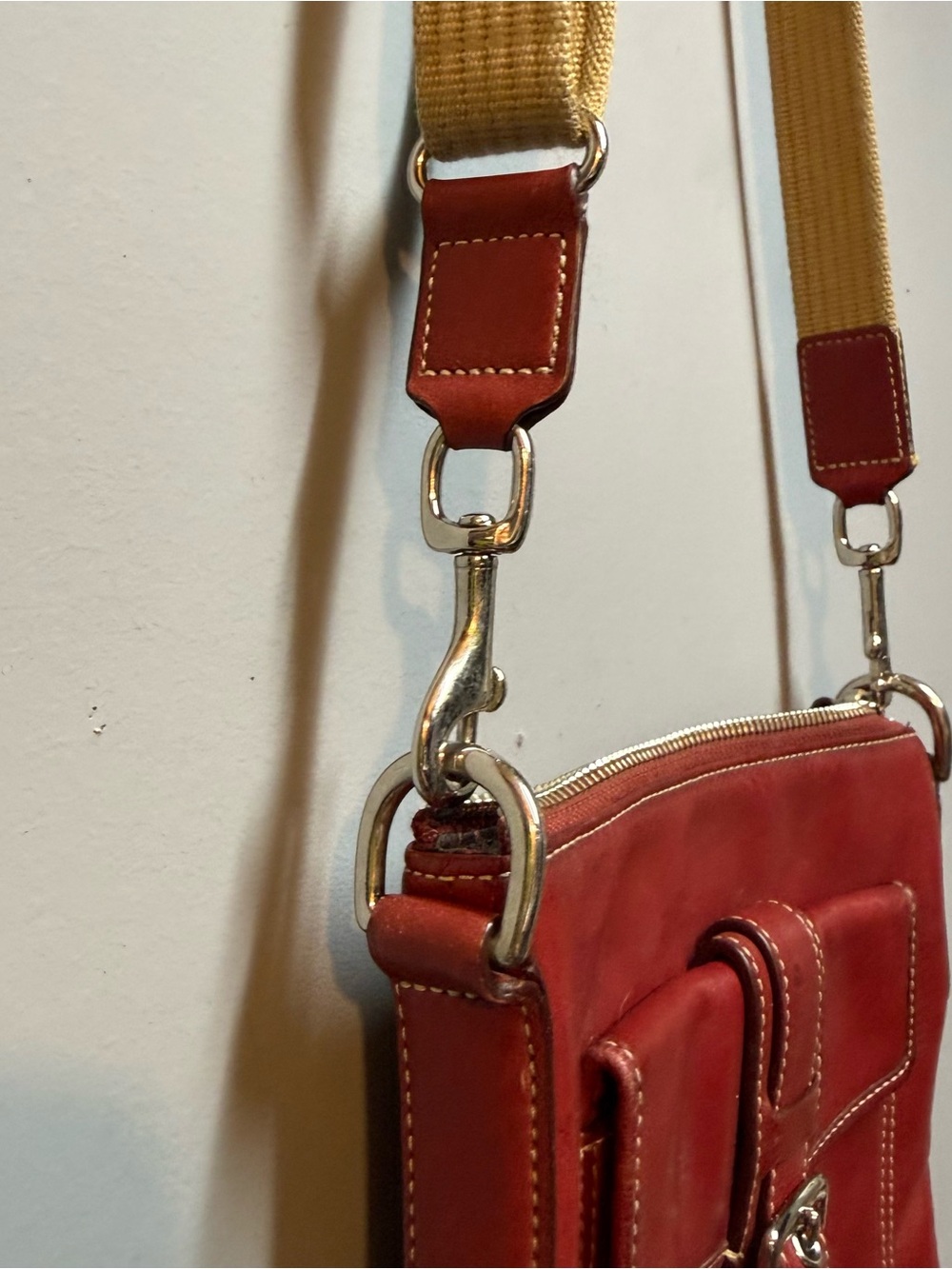 vintage - Coach - Red Leather Crossbody Bag with Front & back Pockets - Picture 5 of 12